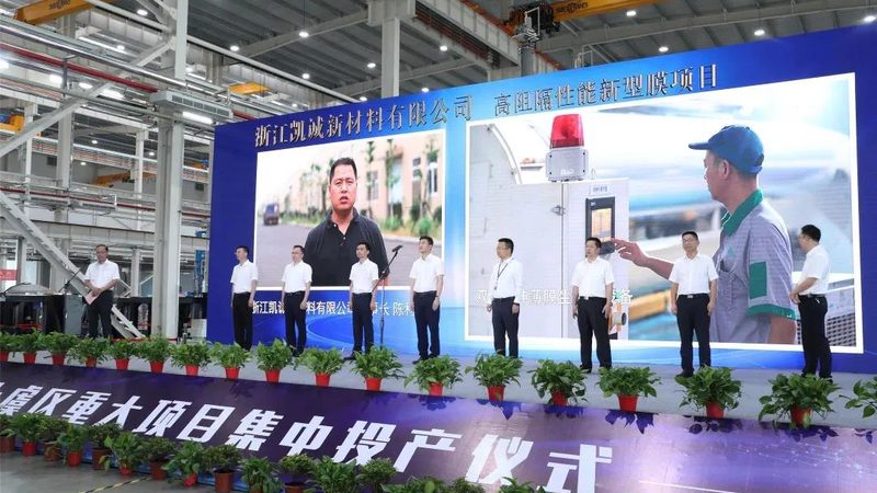 光伏胶粘剂耐候性测试方法：确保光伏组件长期稳定运行的保障
